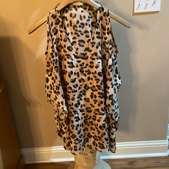 ANIMAL PRINT COLD SHOULDER KIMONA TOP OR COVER UP “LET THEM EAT CAKE” SIZE M EUC - Picture 1 of 6